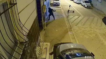 Esenyurt'ta eski sevgili dehşeti : Camları kırıp bina kapısını ateşe verdi