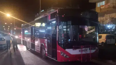 İzmir'de ESHOT otobüsünde yangın çıktı : Yolcular tahliye edildi
