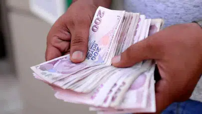 Akaryakıtta yeni zam : Benzine 2 Lira 74 kuruşluk artış