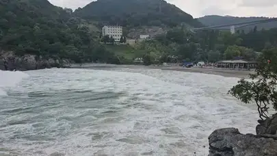 Zonguldak'ta olumsuz hava şartları nedeniyle denize girmek yasaklandı