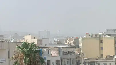 Şanlıurfa'da kuzeyden gelen toz bulutu şehri kapladı