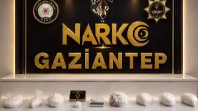 Gaziantep'te kıyafetlerin arasına zulalanmış 7 kilo uyuşturucu ele geçirildi