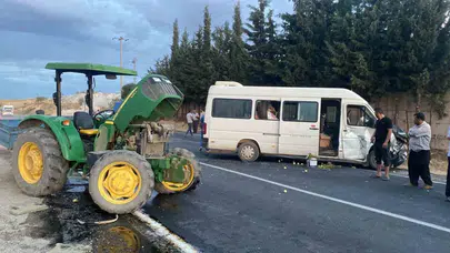 Afyonkarahisar'da minibüs ile traktör çarpıştı : 6 kişi yaralandı