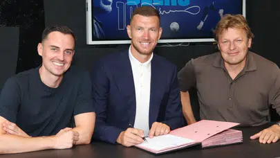 Edin Dzeko, Schalke 04 ile 1 yıllık yeni sözleşme imzaladı