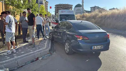 Eskişehir'de otobüs ile minibüs çarpıştı : Çok sayıda yaralı var