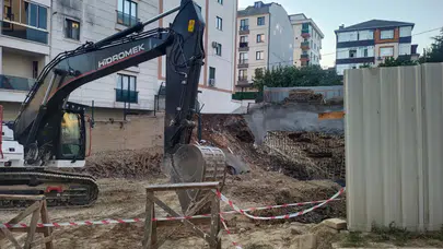 Çekmeköy'de inşaat alanında istinat duvarı çöktü : Bitişikteki 5 katlı bina tahliye edildi