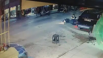 Bursa'da faciadan dönüldü ! Motosiklet sürücüsü çukura düştü