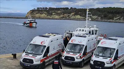 Fethiye'de denizde sürüklenen lastik bottaki biri çocuk 2 kişi kurtarıldı