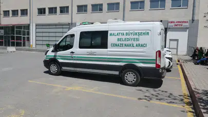 Malatya'da traktör devrildi : Sürücü hayatını kaybetti