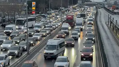 İstanbul'da uyum haftası başladı, trafik kilitlendi