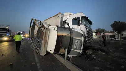 Şanlıurfa'da kamyonet ile tır çarpıştı : 1'i çocuk 3 yaralı