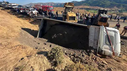Muş'ta kontrolden çıkan kamyon devrildi : 1 ölü, 1 yaralı