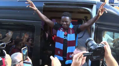 Trabzonspor’un yeni golcüsü Franculino Dju, taraftarlarla buluştu