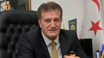 KKTC Ulaştırma Bakanı Erhan Arıklı görevden alındı