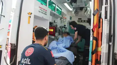 Aksaray'da arıdan korkup ağaçtan düşen çocuğun koluna demir saplandı