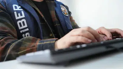Didim'de kendilerini polis ve savcı olarak tanıtan 3 dolandırıcı yakalandı