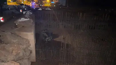 Bartın'da otomobil alt geçit inşaatına uçtu, ehliyetsiz sürücü kaçtı