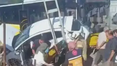 Sultanbeyli'de İETT otobüsü ile otomobil çarpıştı : 4 yaralı