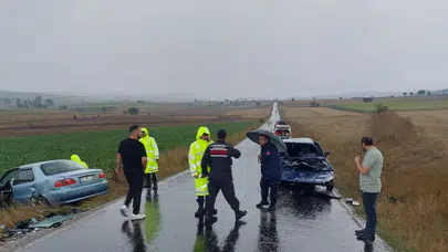 Kastamonu'da 2 otomobil çarpıştı : Sürücüler yaralandı