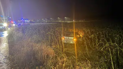 Çorum'da kontrolden çıkan otomobil tarlaya uçtu : 2 yaralı