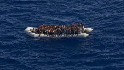 Düzensiz göçmen teknesinde 3 kişi öldü, 10 kişi kayıp