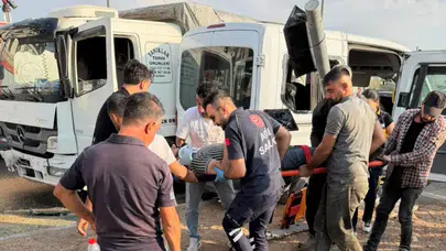 Kamyon ile minibüs çarpıştı: 6 yaralı