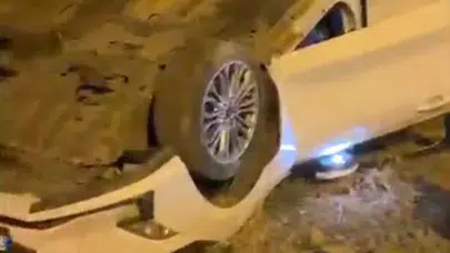 Diyarbakır Sur'da trafik kazası : Otomobil takla attı, sürücü yaralandı