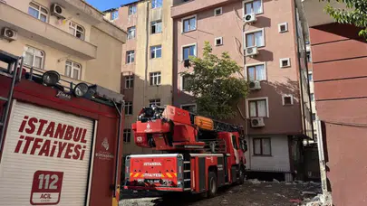 Bahçelievler'de kentsel dönüşüm binasında yangın : Çatı alev alev yandı