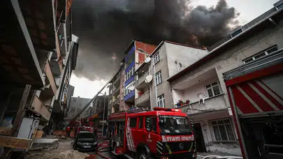 Adana'da hal kompleksinde yangın paniği : Alevler depoya ve ağaçlara sıçradı