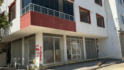 Adıyaman’da hasarlı bina yeniden korkuttu : Deprem sonrası çatırdama sesleri duyuldu