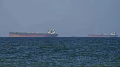 İran Devrim Muhafızları’ndan Kuveyt ve Bahreyn’deki petrol tankerlerine saldırı tehdidi