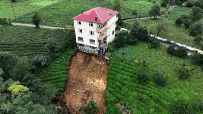 Rize'de heyelan: Toprak kütlesi koptu, 3 katlı bina askıda kaldı
