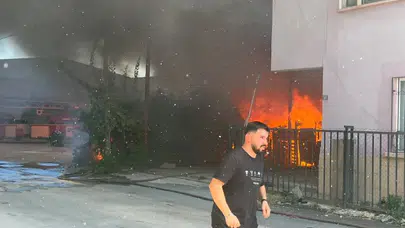 Antalya'da müstakil ev ve depo yangını