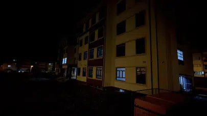 Eskişehir'de liseye gece baskını : 3 çocuk yakalandı