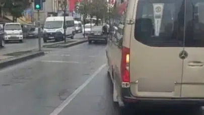 İstanbul Esenyurt'ta dolmuş sürücüsü İETT otobüsünün önünü kesti