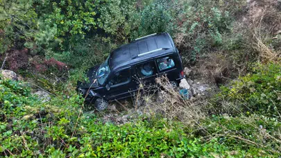 Karabük'te kayganlaşan yolda hafif ticari araç şarampole uçtu: 1 yaralı