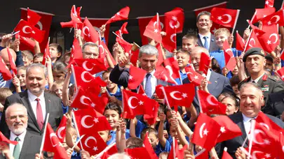 Afyonkarahisar'da 2026-2027 eğitim-öğretim yılı başladı: 142 bin öğrenci ders başı yaptı