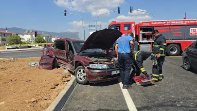 Gaziantep'te iki otomobil çarpıştı : 5 kişi yaralandı