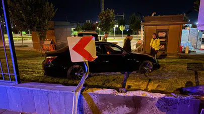 Kayseri'de otomobil bir metrelik duvarı aştı : Sürücü yaralandı