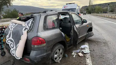 Kastamonu'da otomobil refüje çarptı : 3 yaralı