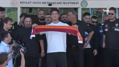 Galatasaray'ın yeni forveti Deniz Gül İstanbul'da