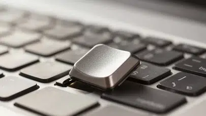 56 yaşında bilgisayarın tuşunu bilmeden yazılım geliştiricisi oldu