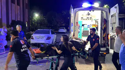 Adıyaman'da otomobil yol kenarında oturan kişiye : 1 ağır yaralı