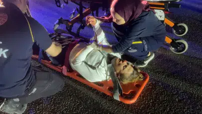 Mudanya'da motosiklet elektrik direğine çarptı: Karı koca ağır yaralandı