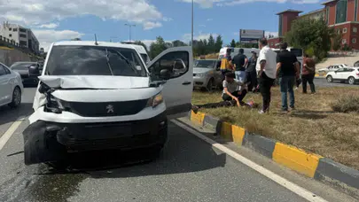 Kastamonu'da otomobil ile hafif ticari araç kavşakta çarpıştı: 3 yaralı