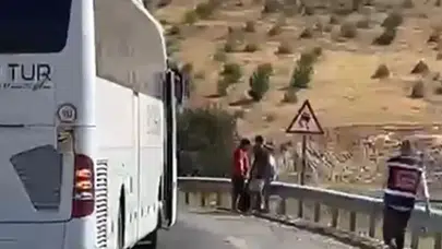 Şanlıurfa'da tur otobüsü ile ticari araç çarpıştı : 1 ölü