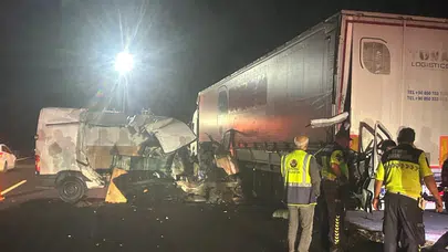Tekirdağ'da tır ile minibüs çarpıştı : 1 ölü, 1 yaralı
