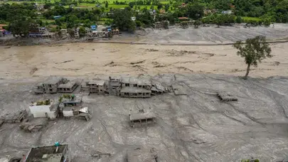 Nepal'de can kaybı bin 367'ye yükseldi