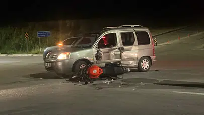 Çorum'da motosiklet ile otomobil çarpıştı : 3 yaralı