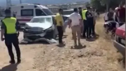 Bursa İnegöl'de iki otomobil çarpıştı: 1'i bebek 6 kişi yaralandı